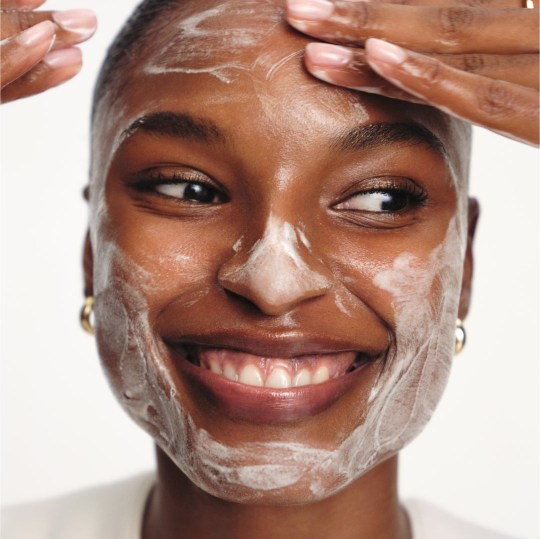 Sulwhasoo Gentle Cleansing Foam, facial cleanser, model applying product to face