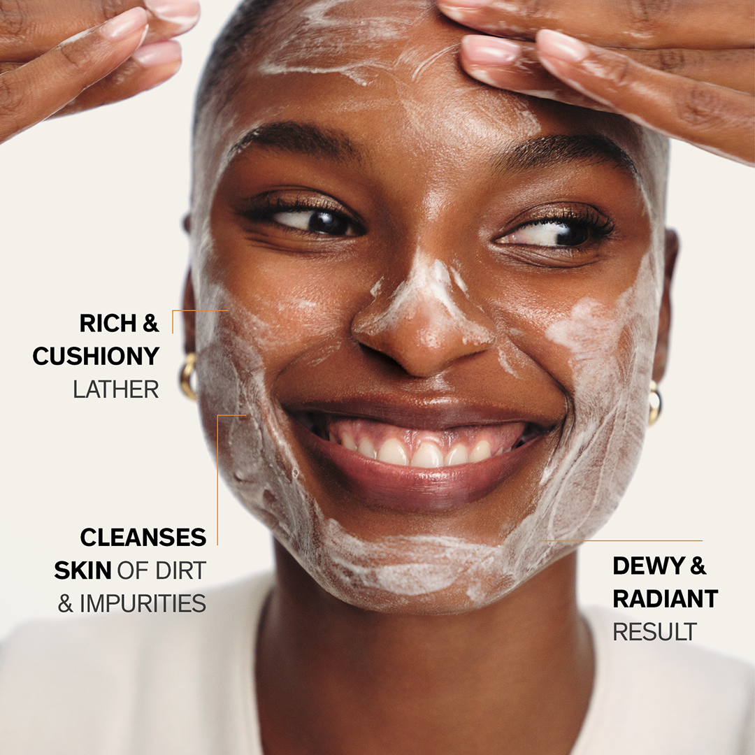 Sulwhasoo Gentle Cleansing Foam, facial cleanser, model applying product to face