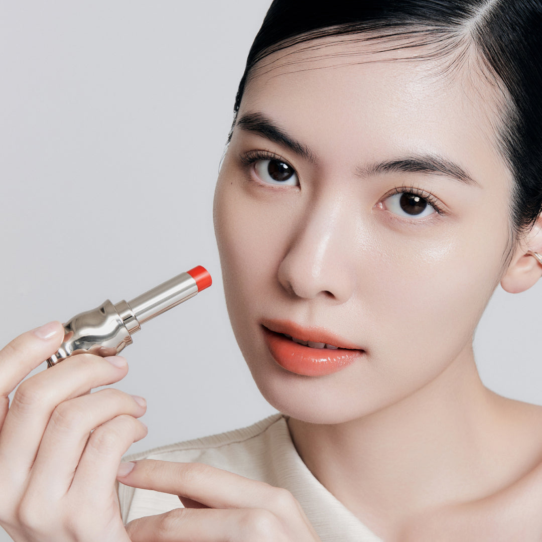 Fair skin beauty model holding and wearing product in shade NO.520 Amber