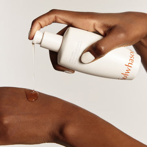 Sulwhasoo First Care Activating Serum, model pumping product onto hand