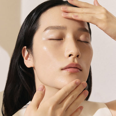 Sulwhasoo First Care Activating Serum, model applying product to face