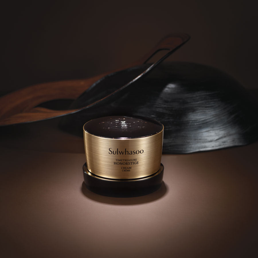 Stylized shot of Timetreasure Honorstige Cream 